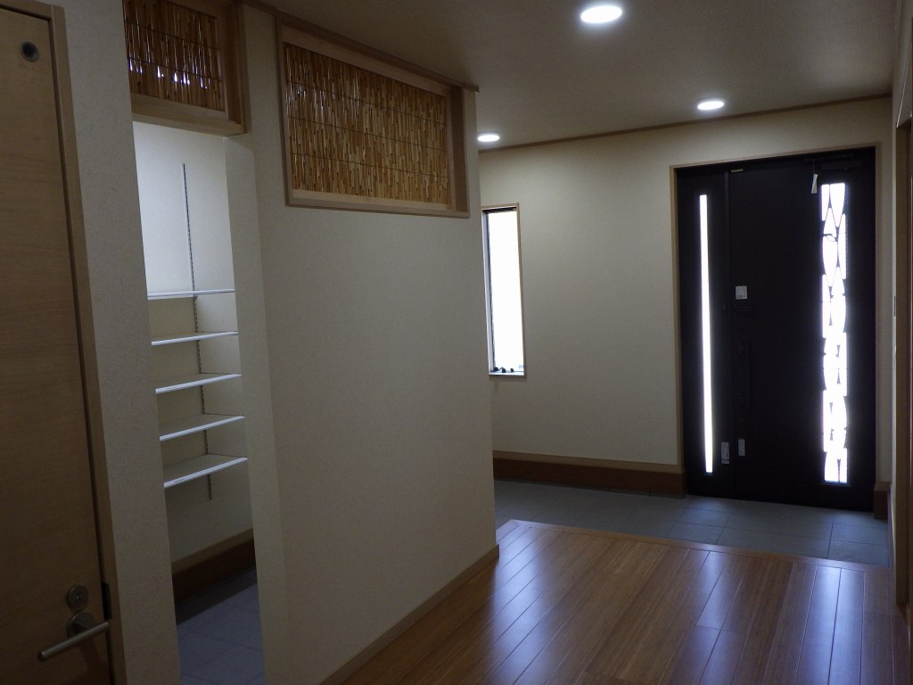 －市辺の家・玄関ホール－