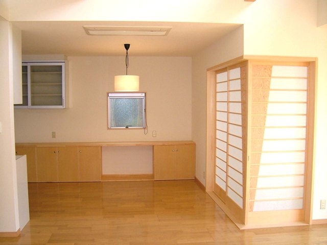 －中大小の家・居間－