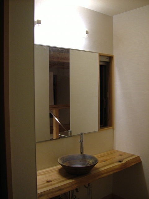 －中大小の家・洗面室－